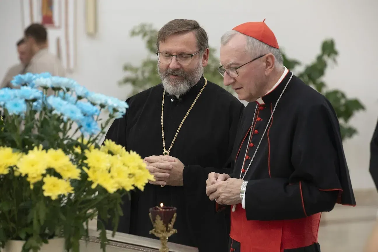 Le secrétaire d'État du Vatican, le cardinal Pietro Parolin, rencontre l'archevêque majeur Sviatoslav Shevchuk à la cathédrale de la Résurrection du Christ à Kiev, le dimanche 21 juillet 2024.