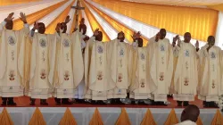 Les neuf membres de la Congrégation du Saint-Esprit (Spiritains/Pères du Saint-Esprit/CSSp.) nouvellement ordonnés et nés au Kenya. Crédit : ACI Afrique / 