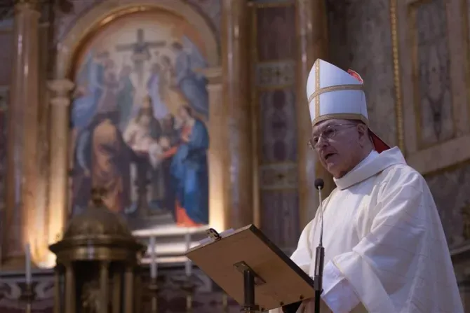 Le cardinal Gianfranco Ghirlanda, SJ, prend possession de son église titulaire à Rome, l'église du Gesù, le 8 décembre 2022. | Crédit photo : Daniel Ibanez/CNA