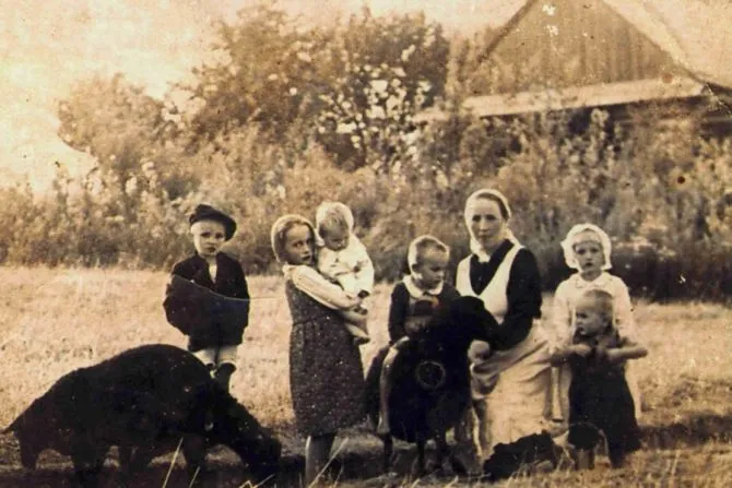 Wiktoria Ulma avec six de ses enfants. | Musée de la famille Ulma sur les Polonais qui ont sauvé des Juifs pendant la Seconde Guerre mondiale