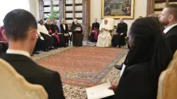 Le pape François rencontre la Commission pontificale pour la protection des mineurs lors d'une audience le 5 mai 2023. | Crédit : Vatican Media / 