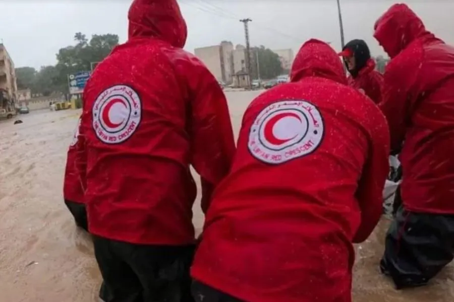 L'équipe du Croissant-Rouge soutient les personnes touchées par les inondations en Libye. Crédit : Croissant-Rouge libyen