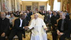 Le pape François rencontre les prêtres du Sacré-Cœur de Jésus (Dehoniens), le 27 juin 2024, au Vatican. / 