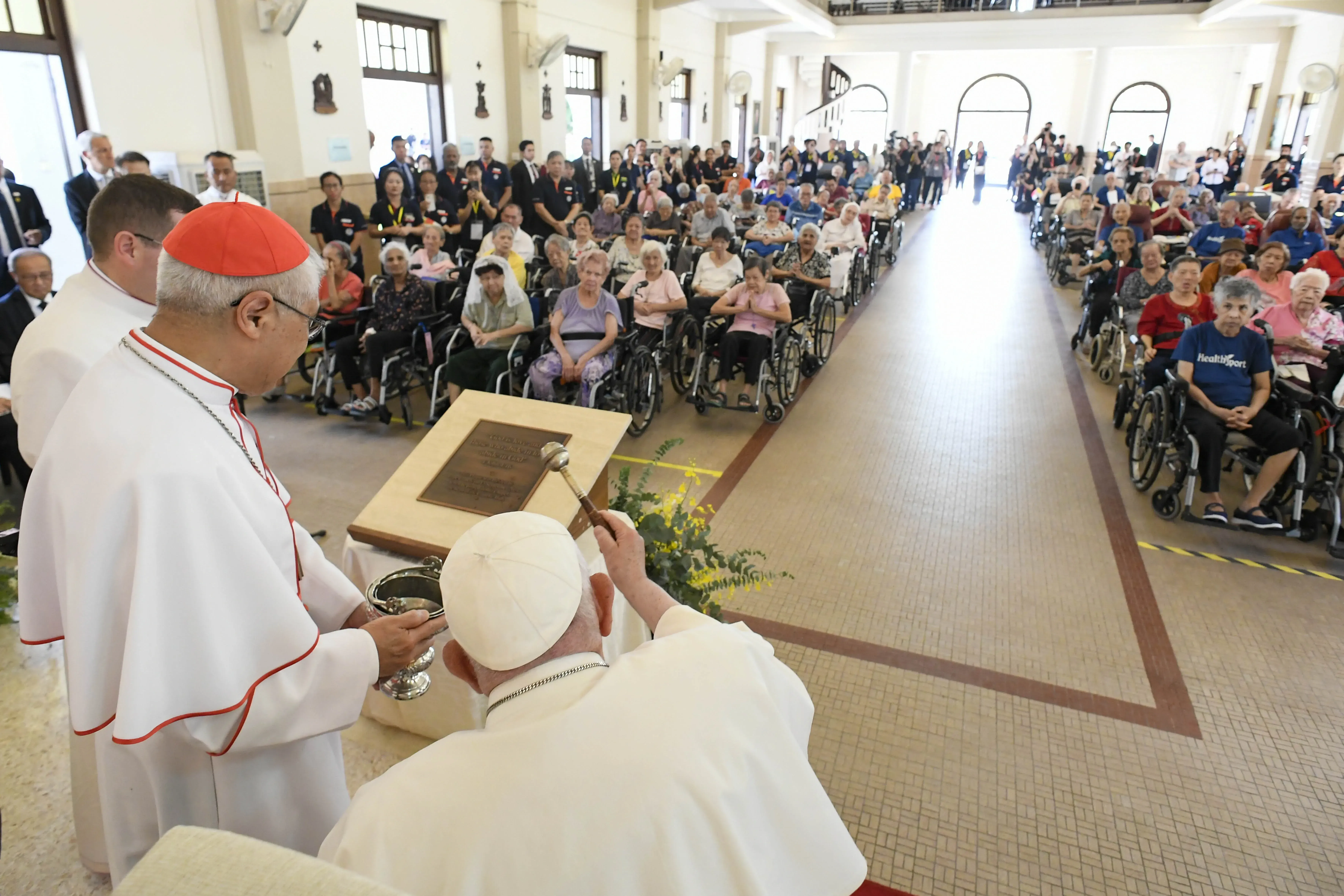 Le pape François s'adresse aux personnes âgées et aux malades lors de sa dernière journée à Singapour, le vendredi 13 septembre 2024, marquant la fin de son voyage apostolique de 12 jours dans quatre pays d'Asie et d'Océanie - le plus long voyage de son pontificat à ce jour.