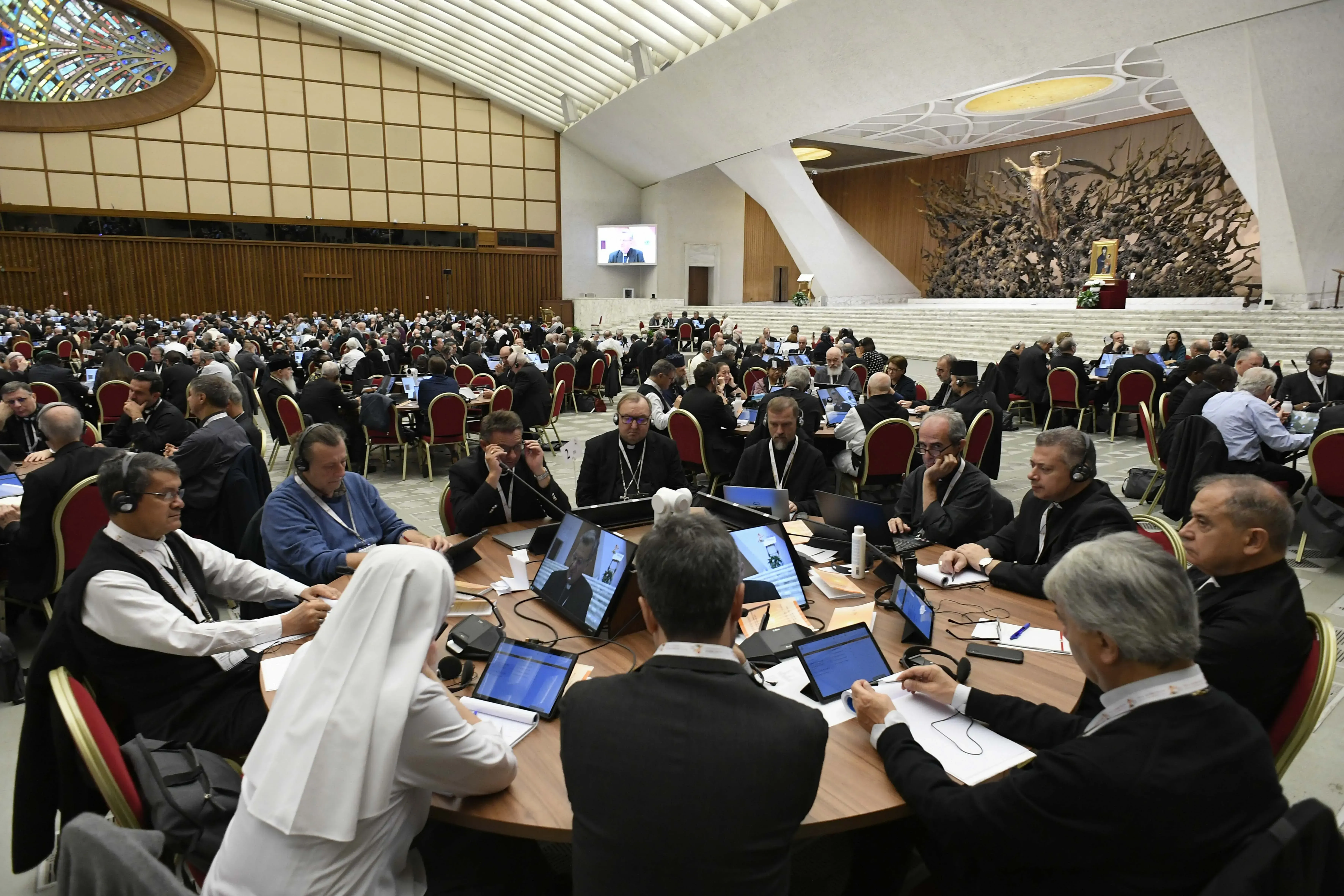 Les délégués au Synode sur la synodalité se réunissent dans les derniers jours du synode, le 25 octobre 2023.