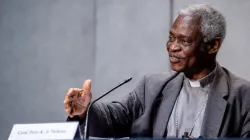 Le cardinal Peter Turkson, préfet du Dicastère pour la promotion du développement humain intégral, lors d'une conférence de presse au Vatican le 7 juillet 2020. Daniel Ibáñez/CNA. / 