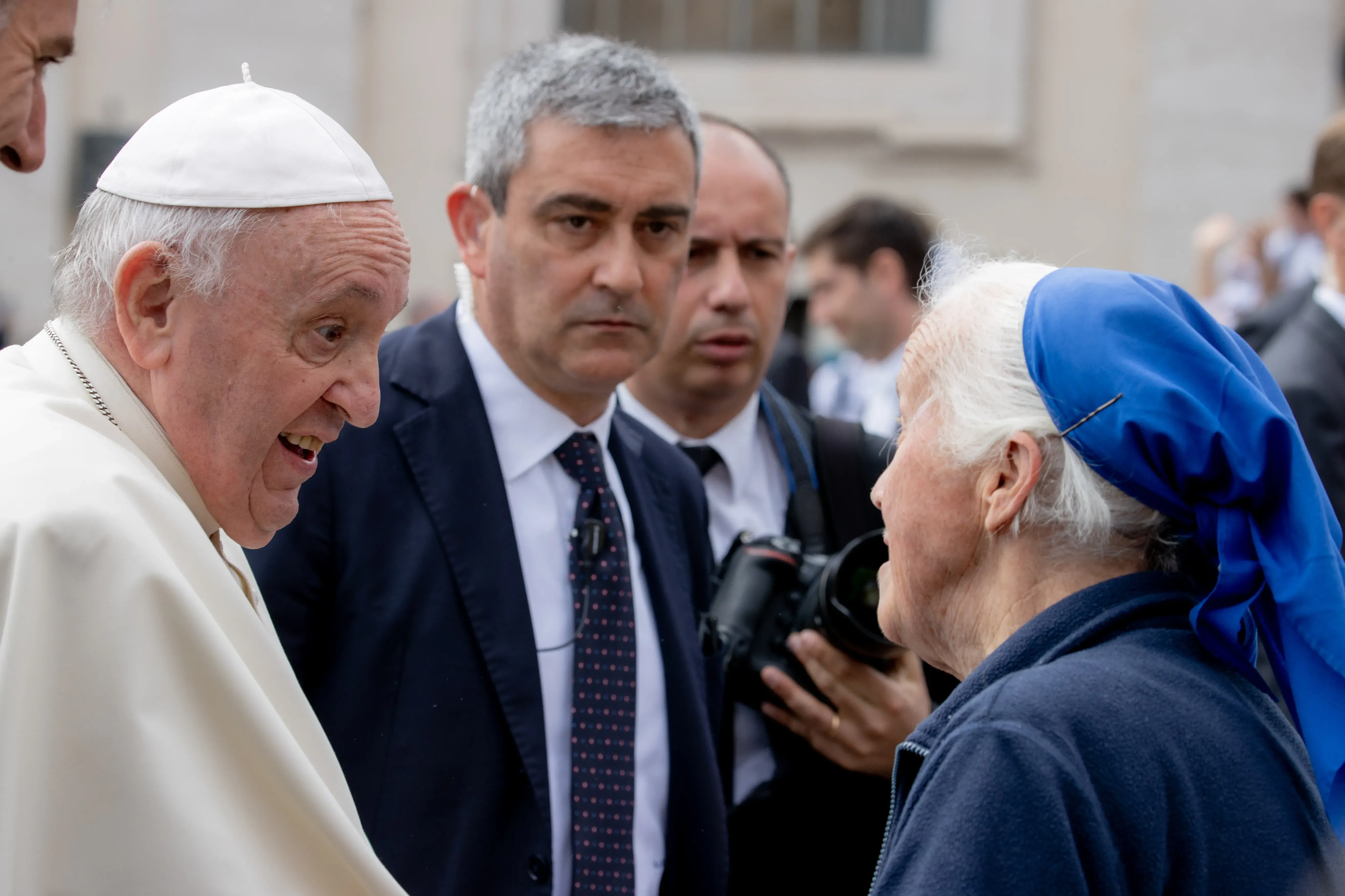 Le pape François lors de l'audience générale sur la place Saint-Pierre, le 20 avril 2022. Daniel Ibanez/CNA