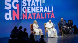 Le pape François a partagé la scène avec le Premier ministre italien Giorgia Meloni le 12 mai 2023, lors d'une conférence de deux jours sur "L'état général de la natalité", qui s'est tenue à l'auditorium Conciliazione, près du Vatican. | Daniel Ibanez/CNA / 