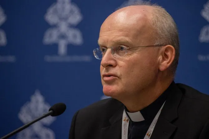 Mgr Franz-Josef Overbeck, évêque d'Essen (Allemagne), lors de la conférence de presse du Synode sur la synodalité, le 21 octobre 2023. | Crédit photo : Daniel Ibáñez