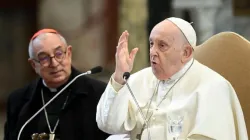 Le Pape François parle lors d'une réunion avec des prêtres du diocèse de Rome dans l'Archibasilique de Saint-Jean-de-Latran, le 13 janvier 2024. | Crédit : Vatican Media / 