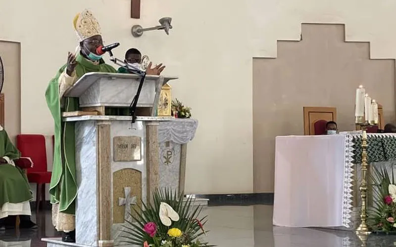 Mgr Ignatius Kaigama, archevêque, pendant la messe à la pro-cathédrale Notre-Dame Reine du Nigeria de l'archidiocèse d'Abuja, 14 février 2021 Mgr Ignatius Kaigama/Page Facebook