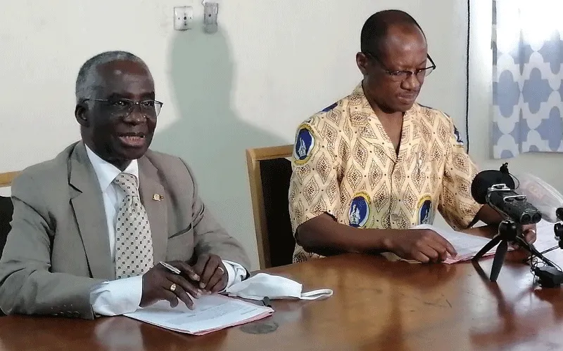 La direction de l'Association des cadres catholiques de Côte d'Ivoire (ACC-CI) lors de la conférence de presse du 14 septembre à Abidjan, Côte d'Ivoire. Domain Public