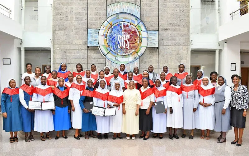 Une partie des participants qui ont suivi un cours de gestion de projet de l'Association des femmes consacrées d'Afrique orientale et centrale (ACWECA) en collaboration avec l'Université de Strathmore. La formation fait partie du projet Sisters Blended Value Project (SBVP) de l'ACWECA. Crédit : Sr. Celestine Nasiali/ACWECA