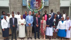 Les équipes de l'Association des femmes consacrées d'Afrique de l'Est et du Centre (ACWECA), de l'Université de Strathmore et de la Fondation Conrad N. Hilton posent pour une photo de groupe lors du lancement du projet Sisters Blended Value au Kenya Crédit : Association des femmes consacrées d'Afrique de l'Est et du Centre / 