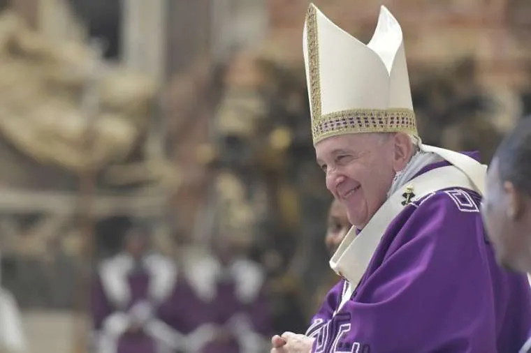 Le pape François célèbre la messe dans la basilique Saint-Pierre le 1er décembre 2019. Vatican Media/CNA.