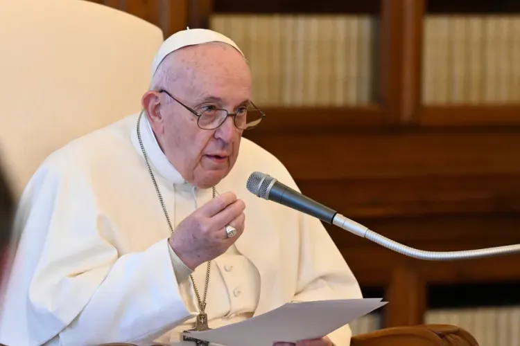 Le pape François s'exprime depuis le Palais apostolique lors de l'audience générale diffusée en direct le 14 avril 2021 / Vatican Media/CNA