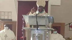 Mgr Ignatius Ayau Kaigama, archevêque de l'archidiocèse d'Abuja au Nigeria, pendant la messe à la pro-cathédrale Notre-Dame Reine du Nigeria, vendredi 1er janvier 2021 à Abuja. / Page Facebook de l'archidiocèse d'Abuja.