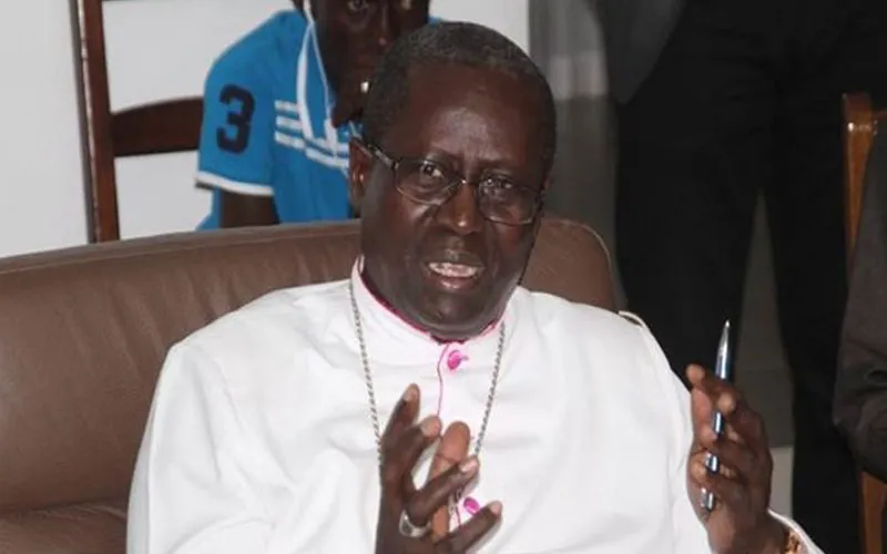 Mgr Benjamin Ndiaye s'adressant à la presse lors d'un précédent événement