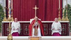 Le pape François prononce l'homélie lors de la messe des funérailles du pape émérite Benoît XVI, place Saint-Pierre, le 5 janvier 2023. | Daniel Ibañez/CNA / 