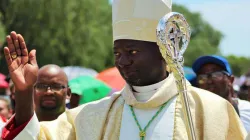 Mgr Joseph Kizito, évêque du diocèse d'Aliwal North en Afrique du Sud, bénissant le peuple de Dieu lors d'un événement passé / Conférence des évêques catholiques d'Afrique australe (SACBC)