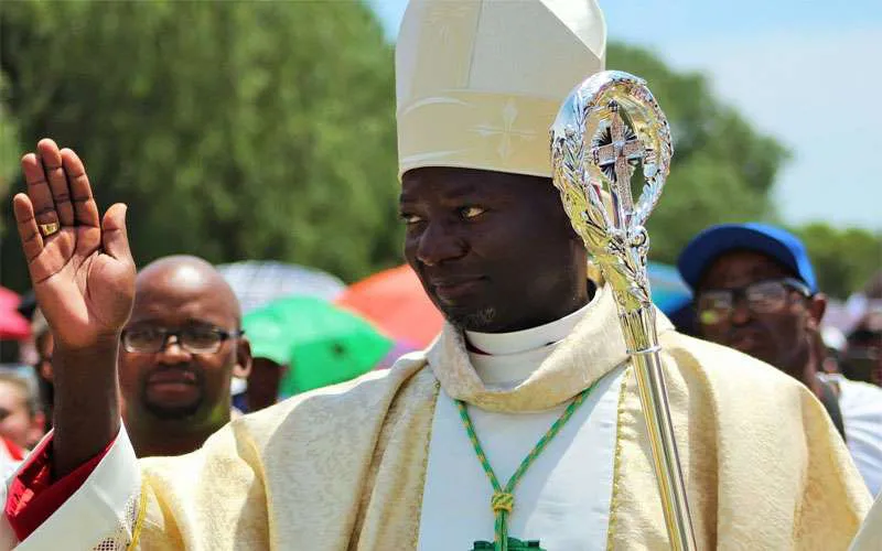 Mgr Joseph Kizito, évêque du diocèse d'Aliwal North en Afrique du Sud, bénissant le peuple de Dieu lors d'un événement passé / Conférence des évêques catholiques d'Afrique australe (SACBC)