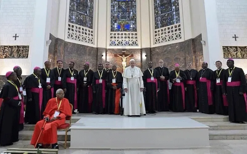 Les membres de la Conférence épiscopale du Mozambique (CEM) avec le Pape François lors de la visite apostolique en septembre 2019. / Domaine public