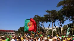 Messe en plein air avec les volontaires des JMJ Lisbonne 2023 qui se préparent pour les Journées Mondiales de la Jeunesse qui débuteront le 2 août. | Photo avec l'aimable autorisation de Patricia Neves / 