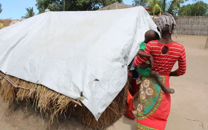 Une femme dans un camp de déplacés à Cabo Delgado. Vatican Media