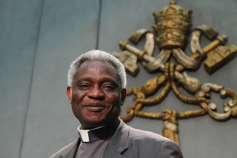 Le cardinal Turkson au bureau de presse du Vatican. Bohumil Petrik/CNA. / 