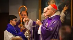 Le cardinal Víctor Manuel Fernández célèbre sa messe de possession titulaire à l'église des saints Urbain et Laurent à Prima Porta, dans la banlieue nord de Rome, le 3 décembre 2023. | Crédit : Elizabeth Alva/EWTN / 