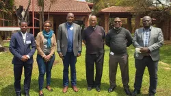 Les coordinateurs Caritas du Mozambique, de l'Angola et de São Tomé e Principe aux côtés du Cardinal Wilfrid Napier (3ème à partir de la droite). Crédit : Sheila Pires / 