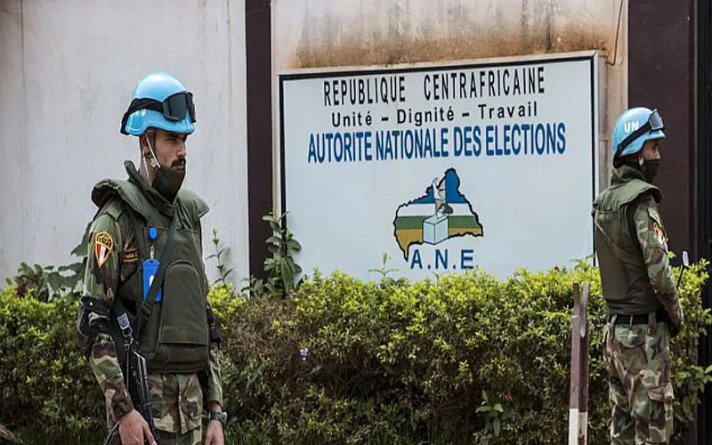 Les soldats de la paix de la MINUSCA sécurisent le siège de l'Autorité électorale nationale, l'institution centrafricaine chargée de l'organisation des élections de 2020-2021. MINUSCA