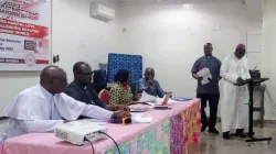 Mgr Luka Sylvester Gopep s'adresse aux participants lors de la réunion annuelle de l'Unité pour la famille, la santé et la vie humaine (FHLU) de la Conférence des évêques catholiques du Nigeria (CBCN). / 