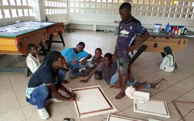 Quelques enfants au centre salésien Mamma Margherita, géré par les Filles de Marie Auxiliatrice à Cotonou, Bénin. Crédit : Missions salésiennes