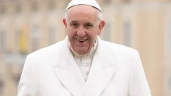 Le pape François sur la place Saint-Pierre le 22 février 2017. / Daniel Ibáñez/CNA.