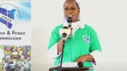 Sœur Mercy Mwayi, responsable du programme SLYI (Sisters' Led Youth Empowerment Initiative), un programme de l'Association of Sisterhoods of Kenya (AOSK). Crédit : Capuchin TV / 