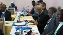 Des leaders religieux africains s'adressent à la presse dans un hôtel de Nairobi le 8 août 2023. Crédit : Réseau jésuite pour la justice et l'écologie en Afrique (JENA) / 