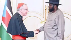 Le cardinal Pietro Parolin rencontre le président Salva Kiir Mayardit le lundi 14 août à Juba. Crédit : Bureau du Président du Sud Soudan / 