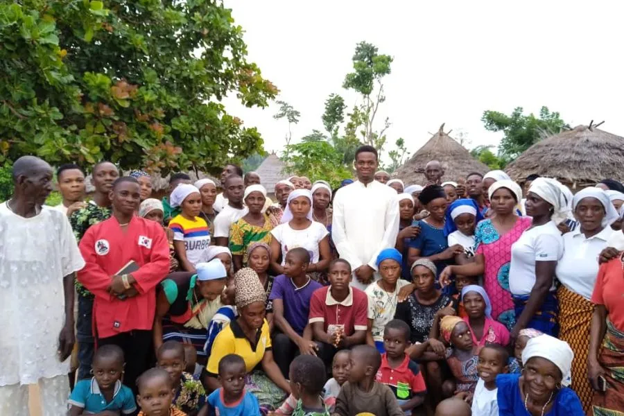 Le séminariste David Igba lors d'une visite pastorale à Scared Heart Udei du diocèse catholique de Makurdi. Crédit : David Igba