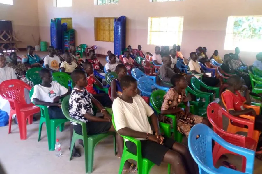 Les jeunes participant à la retraite de trois jours organisée par le doyenné oriental du diocèse catholique de Rumbek (CDOR). Crédit : Père Justin Ngbo