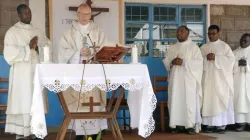 Mgr Hubertus van Megen, nonce apostolique au Kenya et au Soudan du Sud, préside la messe lors de la célébration de la fête de Mère Teresa à Home of Mercy, Huruma, dans l'archidiocèse de Nairobi, le mardi 5 septembre. Crédit : Radio Waumini / 