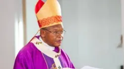 Le cardinal Fridolin Ambongo pendant la messe en l'honneur de feu Chérubin Okende, porte-parole d'Ensemble pour la République, l'un des principaux partis d'opposition en République démocratique du Congo (RDC). Crédit : Radio Okapi/Jonathan Fuanani / 