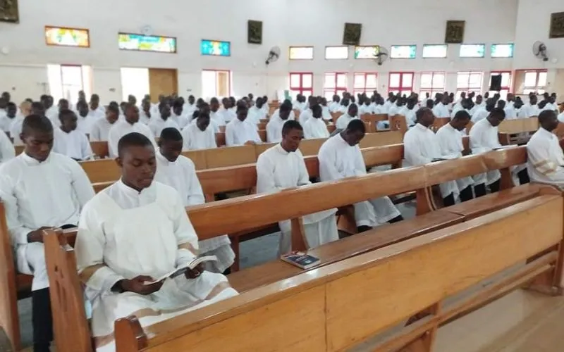 Les séminaristes du Grand Séminaire du Bon Pasteur, dans l'État de Kaduna, au Nigeria, où quatre étudiants ont été enlevés et l'un d'entre eux, Michael Nnadi, tué. Crédit : Grand séminaire du Bon Pasteur de Kaduna/ Facebook