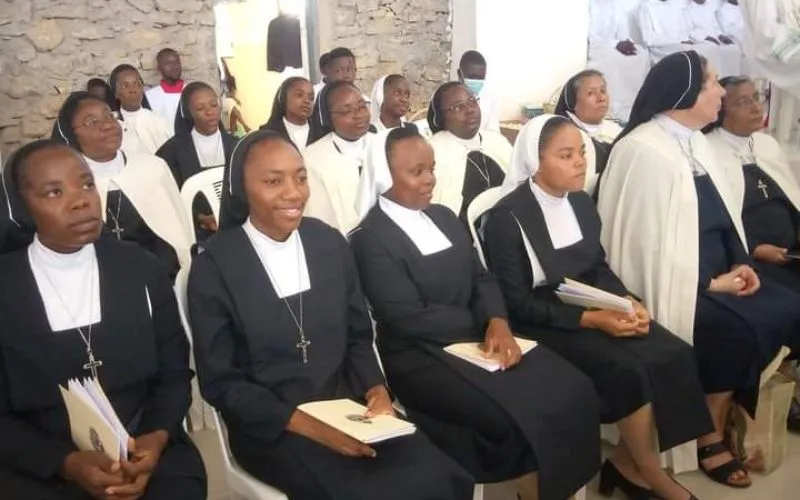 Les membres des Filles de Sainte Marie de Guadalupe (FSMG) en Angola lors de la célébration de leur 40e anniversaire. Crédit : Radio Ecclesia