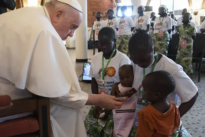 Le Pape François rencontre des victimes de la violence dans la région orientale de la République démocratique du Congo ravagée par le conflit. | Vatican Media / 