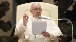 Le pape François s'exprime lors de son audience générale hebdomadaire, le 6 avril 2022. Vatican Media / 