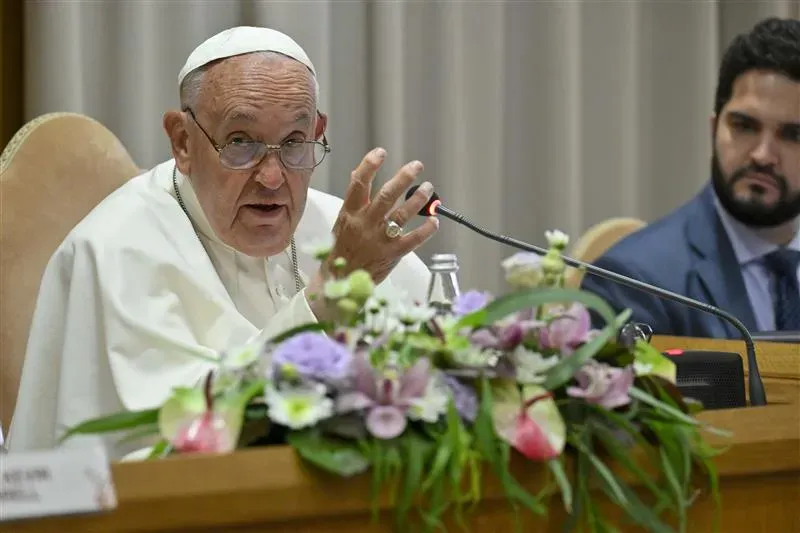 Le pape François a tenu ces propos sur la synodalité lors d'une rencontre annuelle des modérateurs des associations internationales de fidèles, des mouvements ecclésiaux et des communautés nouvelles, organisée par le Dicastère pour les laïcs, la famille et la vie, le 13 juin 2024.