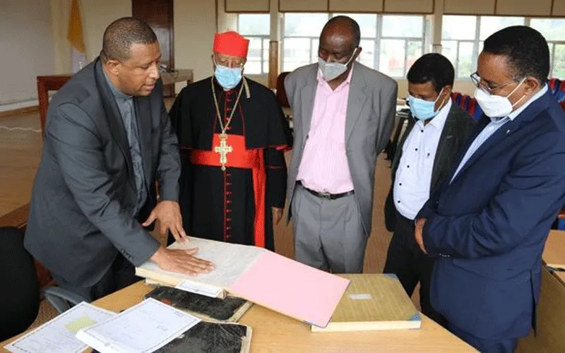 Les dirigeants de l'Église catholique en Éthiopie lors d'une réunion bilatérale le 17 septembre avec des responsables de l'Agence fédérale de l'immigration, de la nationalité et des événements vitaux. Ethiopian Catholic Secretariat/ Facebook