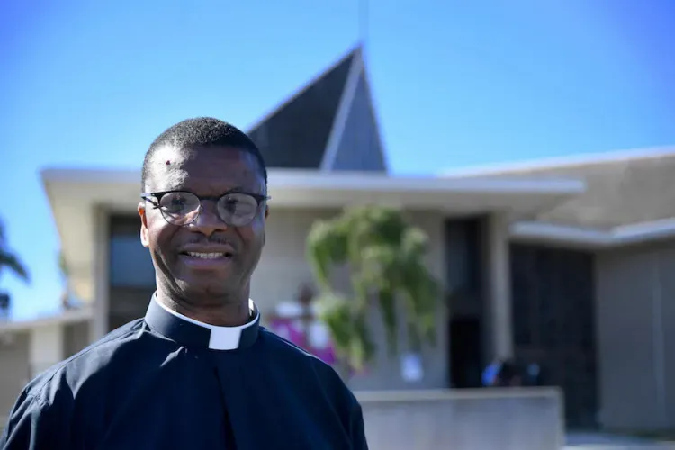 Père Aloysius Ezoenyeka/ Photo courtoisie de la paroisse catholique du Sacré-Cœur.