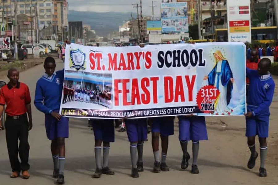 Les élèves en procession lors de la fête de l'école primaire St. Mary's à Ongata Rongai. Crédit : École primaire St. Mary's Ongata Rongai